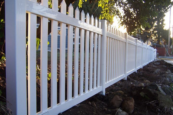 Should I Choose Vinyl or Concrete Fencing?